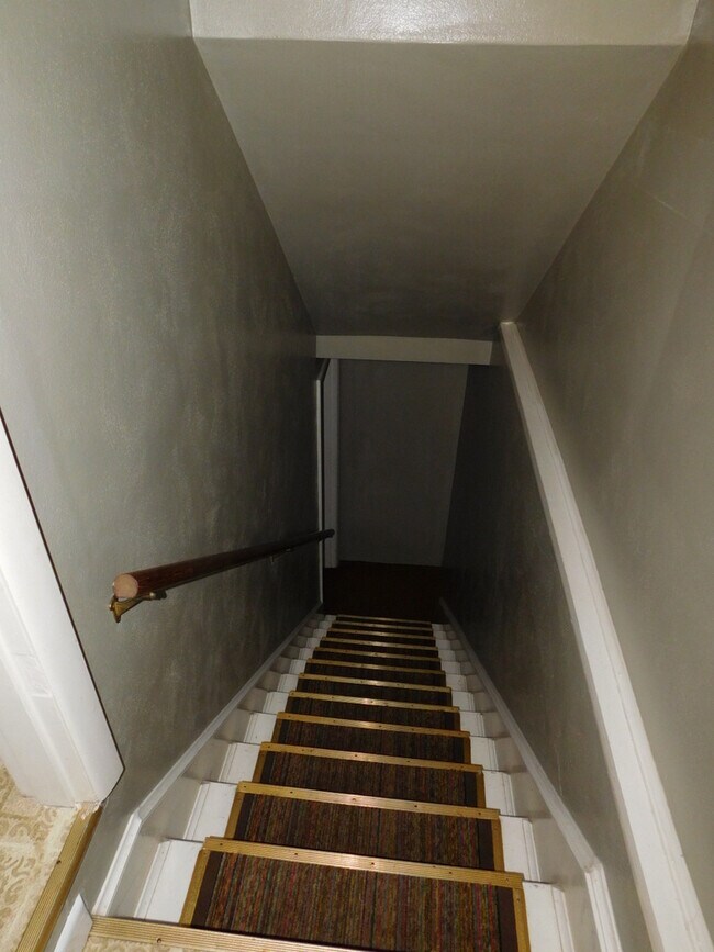 Building Photo - 4Bd/1.5Ba Two Story Home - Available soon!