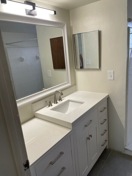 Building Photo - 2489 Sweetwater Club Cir