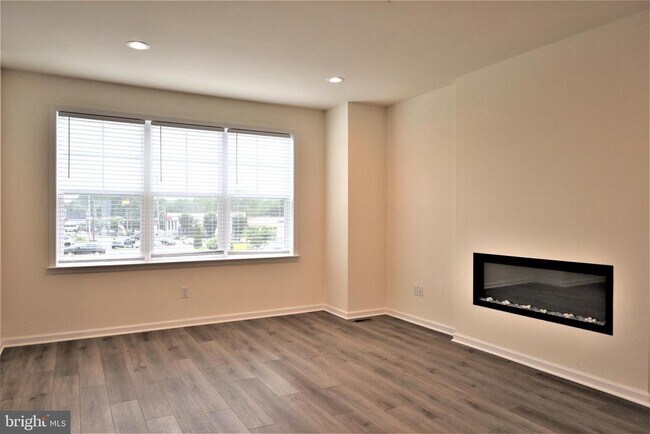 Building Photo - 61 Becker Dr