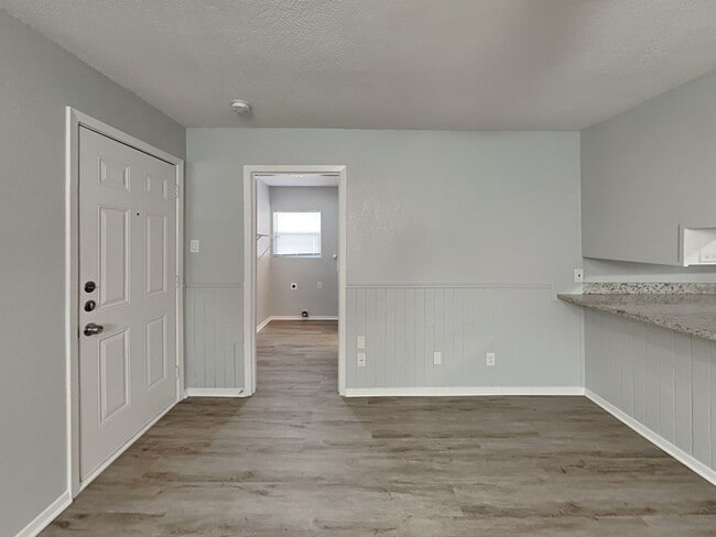 Building Photo - 3BR/2BA Pet-Friendly Home in Westworth Village | Fenced Yard & Garage