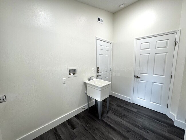 Building Photo - 9943 Bay Vista Estates Blvd