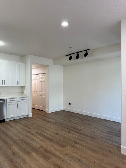 Building Photo - 1121 40th St