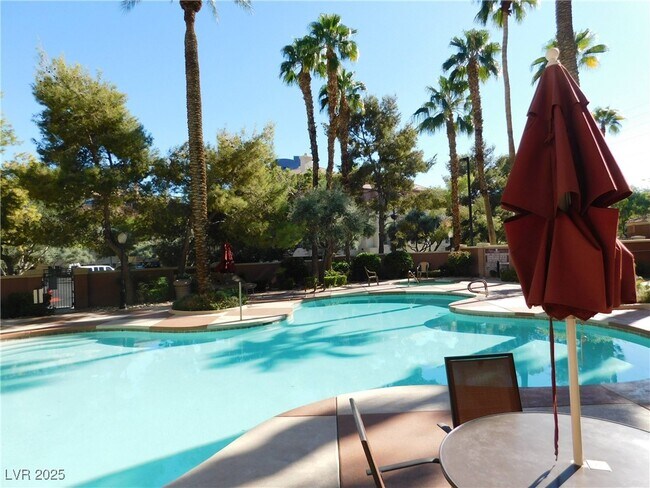 Building Photo - 260 E Flamingo Rd