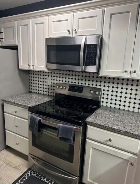 Building Photo - 15 Grove Park Rd