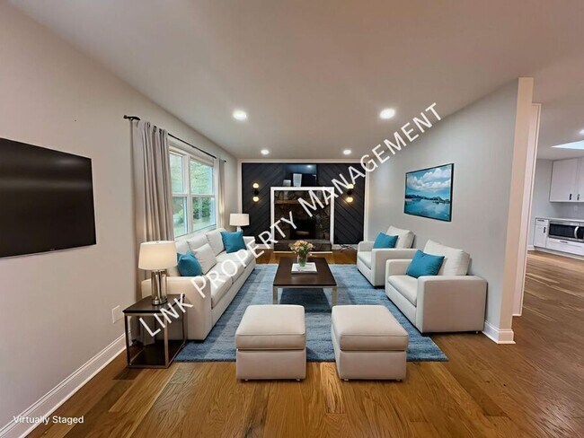 Building Photo - Sophisticated Tri-Level Home in Stuart Heights — Modern Comfort & Timeless Charming 4 bedroom 3 b...