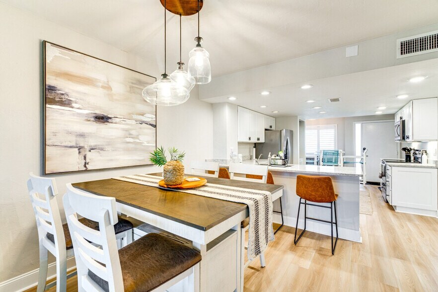 Building Photo - 4263 Bay Beach Ln