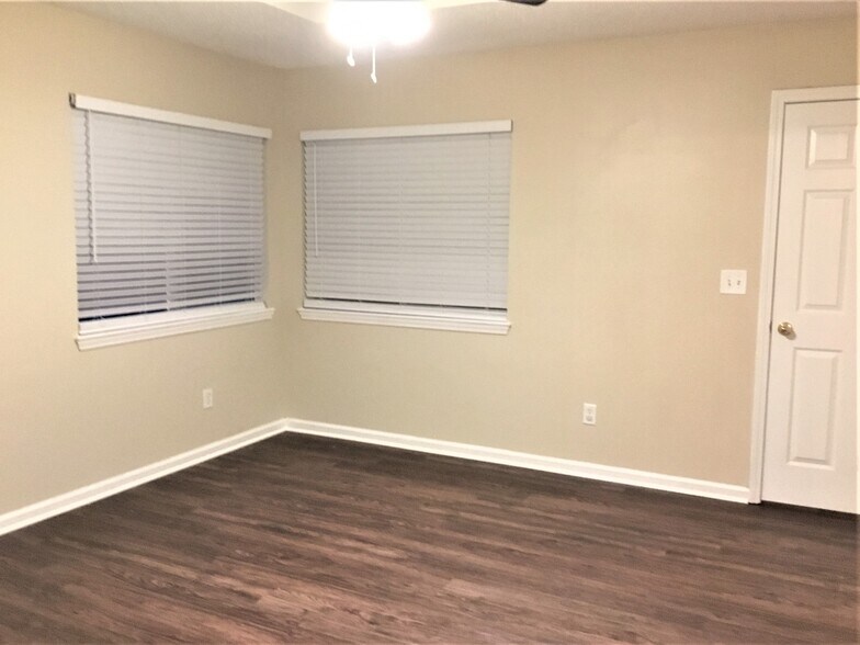 Building Photo - 12755 Black Angus Dr