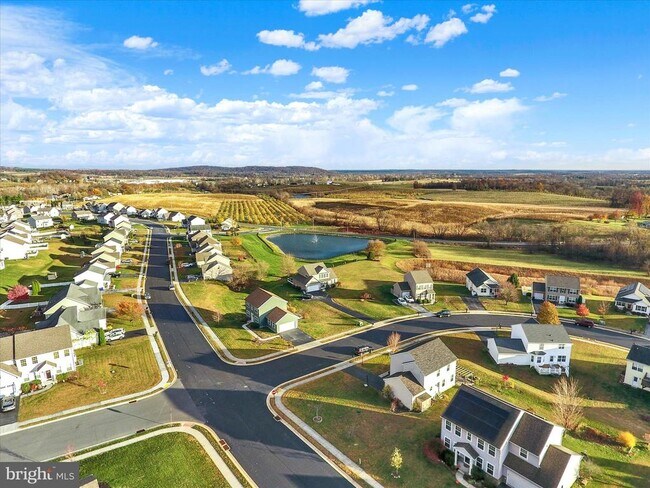 Building Photo - 158 McIntosh Ln