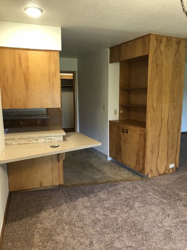 Building Photo - 800 NE 15th St