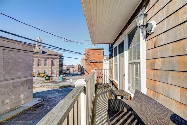 Building Photo - 4 Barney St