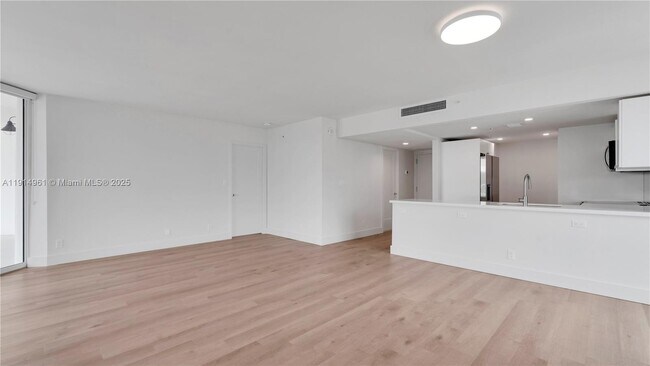 Building Photo - 555 NE 34th St