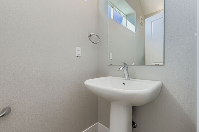 Building Photo - 2851 W 21st Ave