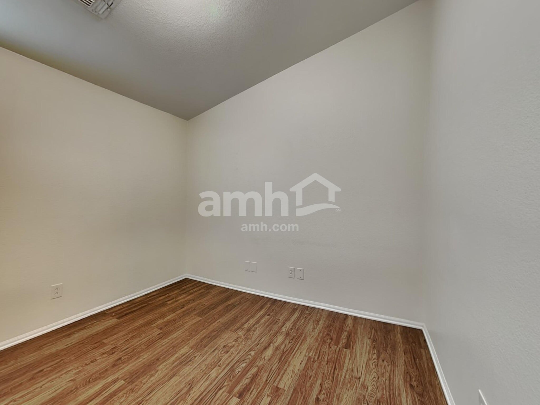 Building Photo - 15848 W Linden St