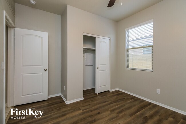 Building Photo - 11376 E Sunflower Ln