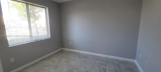 Building Photo - 388 NE 208th Terrace