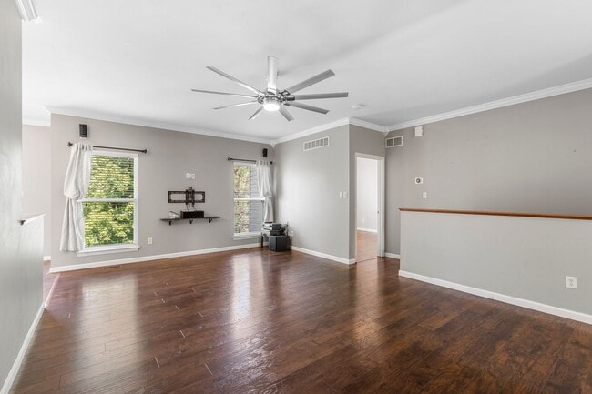 Building Photo - Beautiful 3-Bed, 3-Bath Home in Excellent ...
