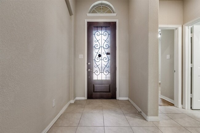 Building Photo - 704 Thetford Ln