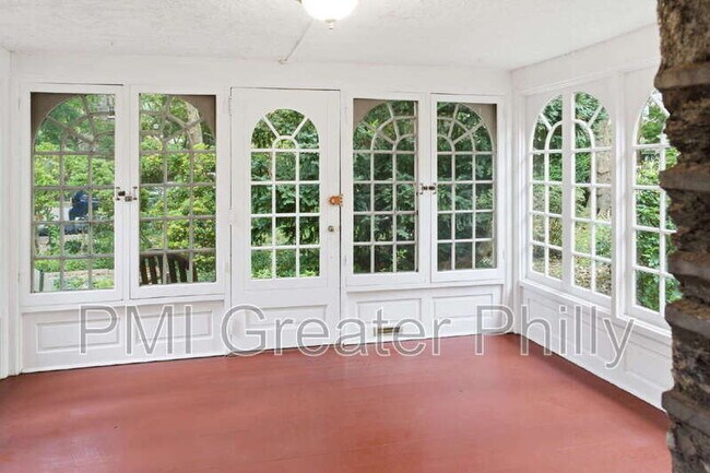 Building Photo - 7127 Lincoln Dr