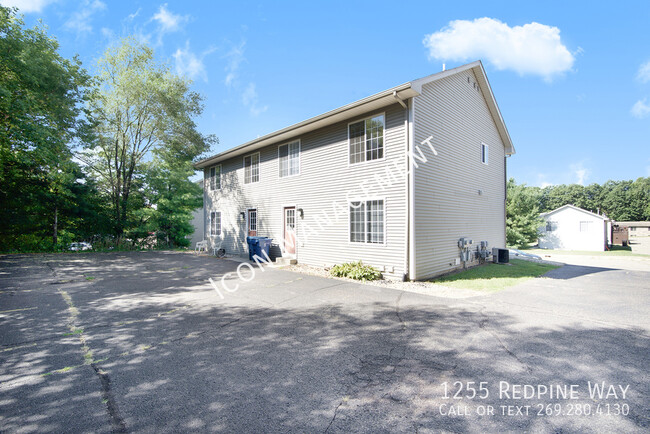 Building Photo - Spacious 4-bedroom duplex