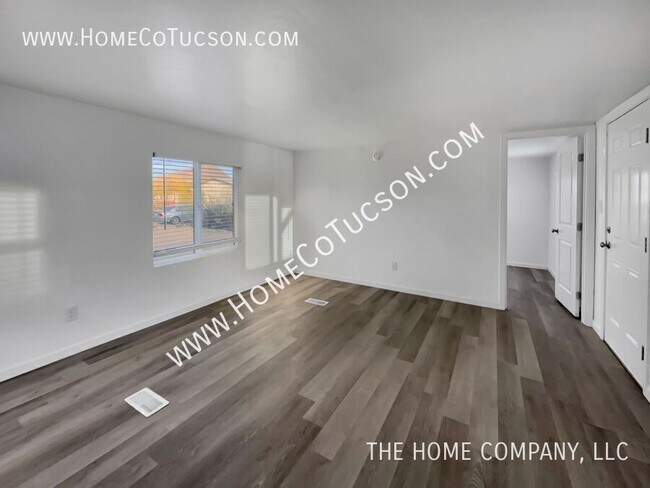 Building Photo - 6240 W Huxley Dr