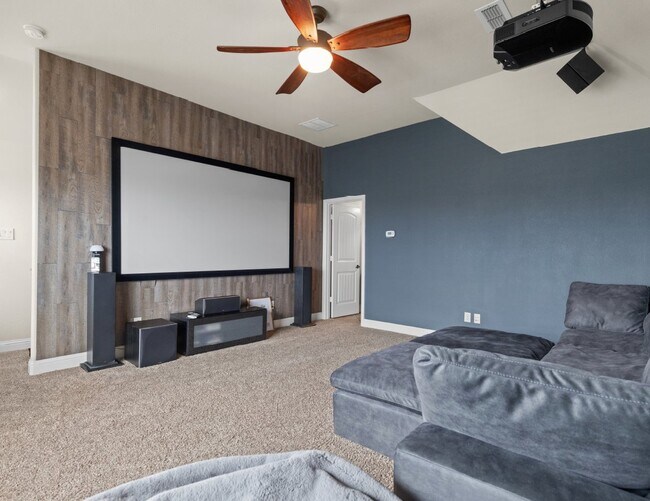 Building Photo - 3000 Waterglen Dr