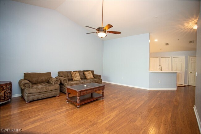Building Photo - 1295 Henley St
