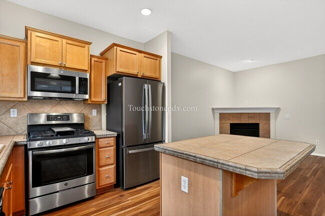 Building Photo - Freshly Updated 3BR Home in Beaverton