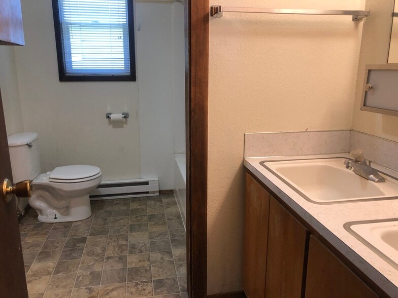 Building Photo - 255 NW Ann St