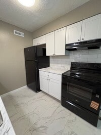 Building Photo - 1bedroom /1 bath ENTIRELY REMODELED