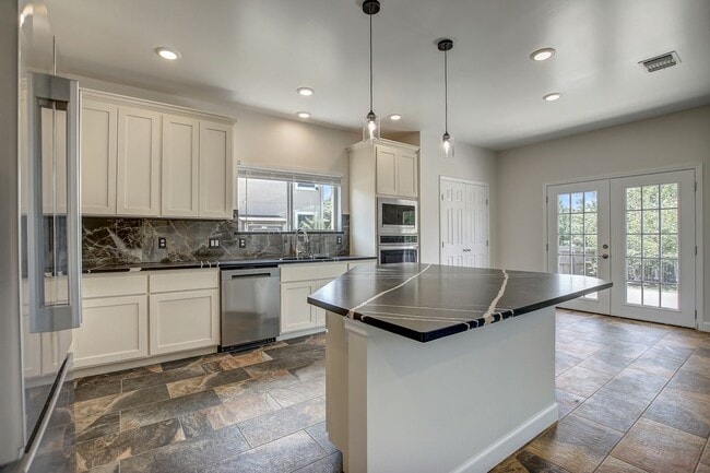 Building Photo - 309 Camperdown Elm Dr