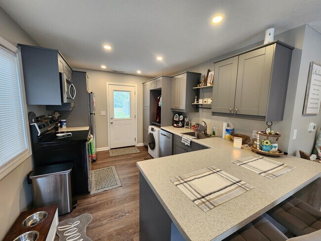 Building Photo - 424 Nussbaum Ave