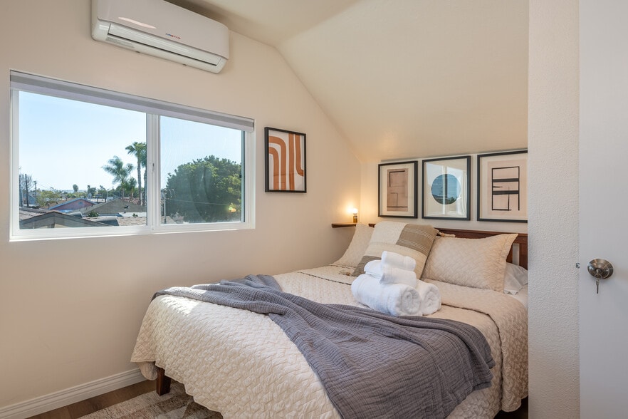 2nd bedroom, upstairs 13.5’ x 6.5’ Closet with single level hanging, lamps, overhead lighting - 4746 W 159th St