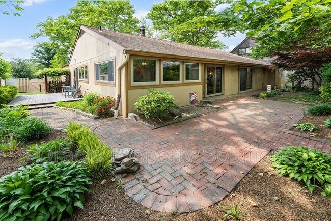 Building Photo - 5360 Red Lake Ct