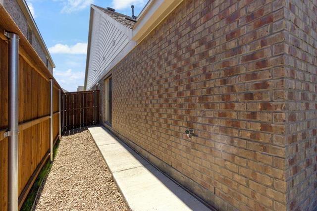 Building Photo - 3902 Oak Crk Cir