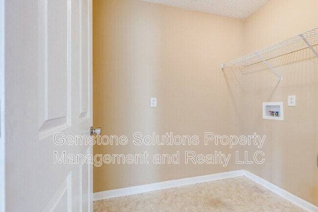 Building Photo - 1418 Owasa Trail