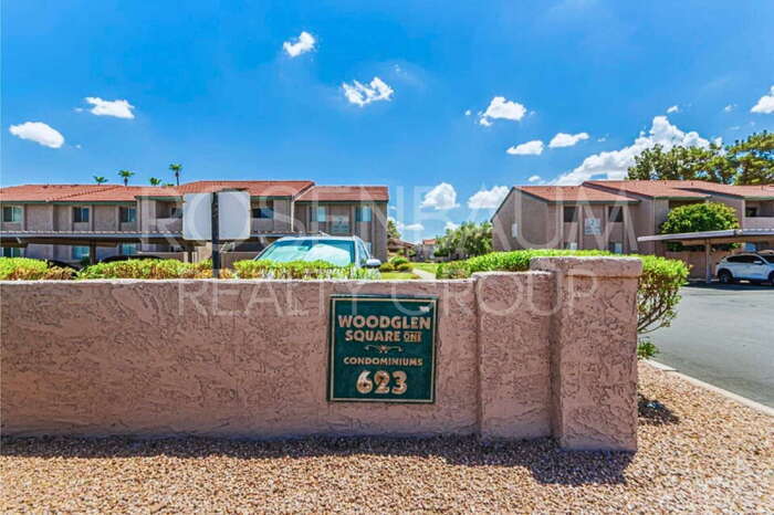 Building Photo - 623 W Guadalupe Rd