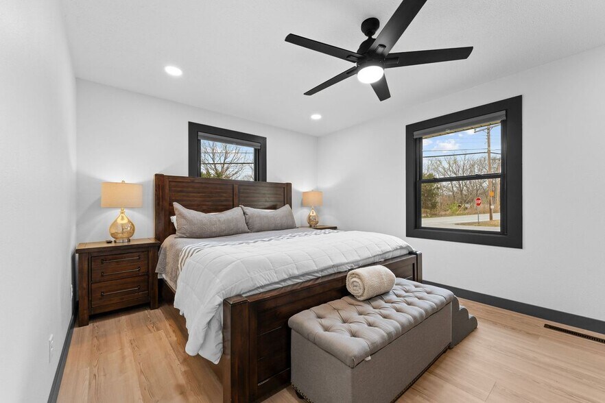 Building Photo - 118 Combs St