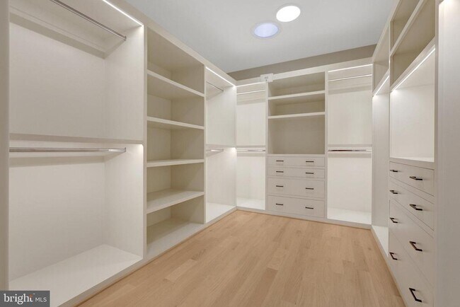 Building Photo - 6226 Kellogg Dr