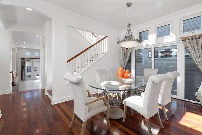 Building Photo - 3-bedroom 3.5 Coronado Village home near schools