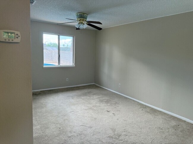 Building Photo - A Fabulous 4 Bedroom Home in Highland Hills