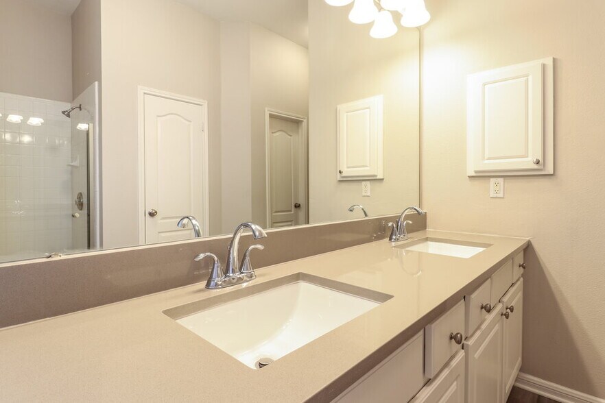 Building Photo - 3723 Eagles Nest St