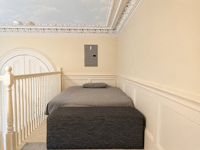 Building Photo - 105 Beacon St