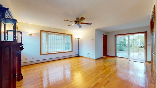 Building Photo - 3 Bedroom Split Level in Woodbridge