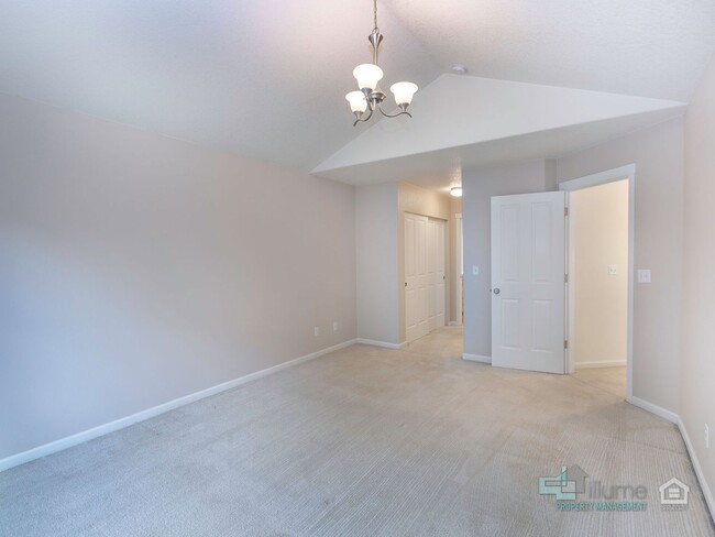 Building Photo - Beautiful 3 Bed/3 Bath Home!