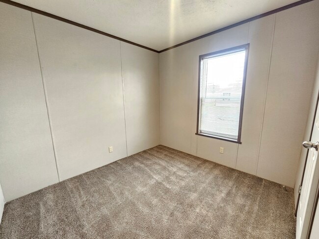 Building Photo - 46000 Geddes Rd