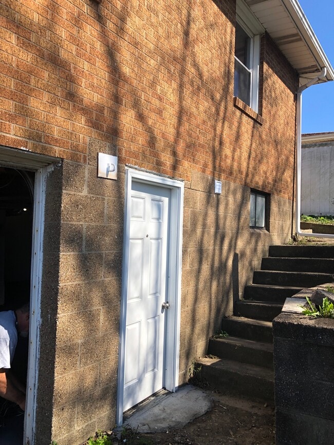 Building Photo - 416 S 17th St