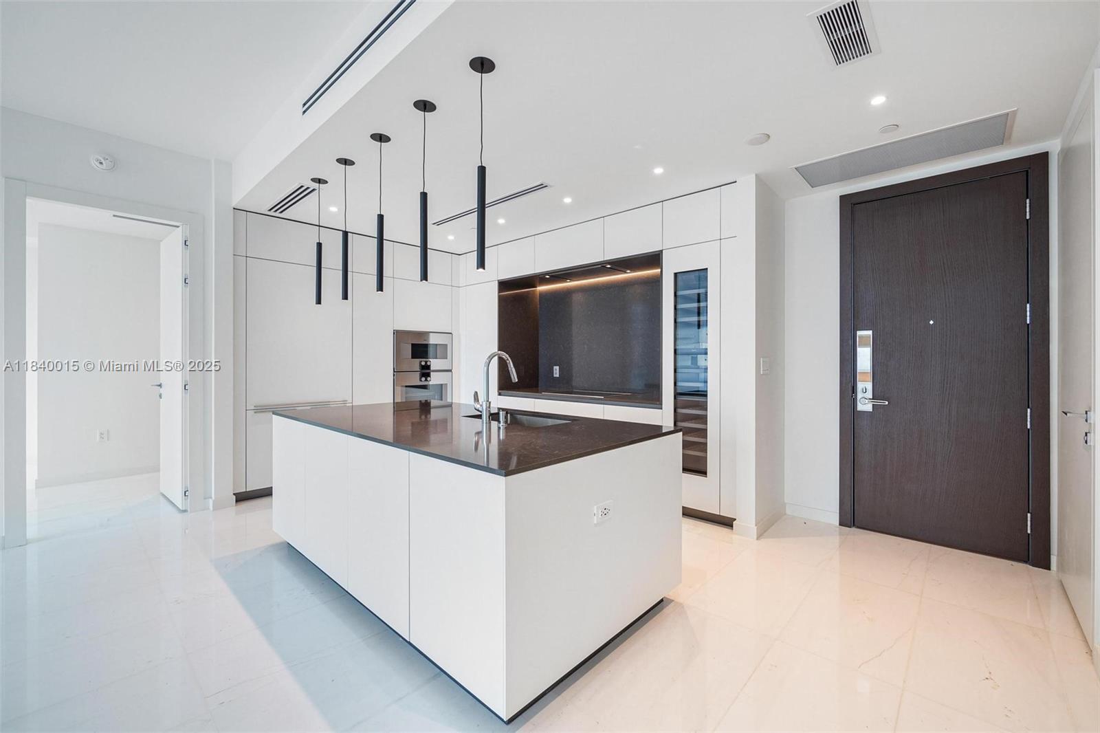 Building Photo - 300 Biscayne Boulevard Way