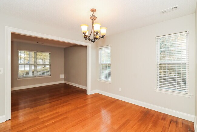 Building Photo - 118 Bainbridge Ct