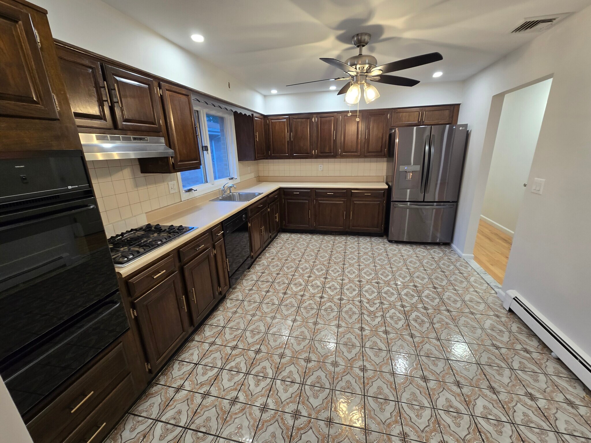 Kitchen - View 1 - 401 2nd St