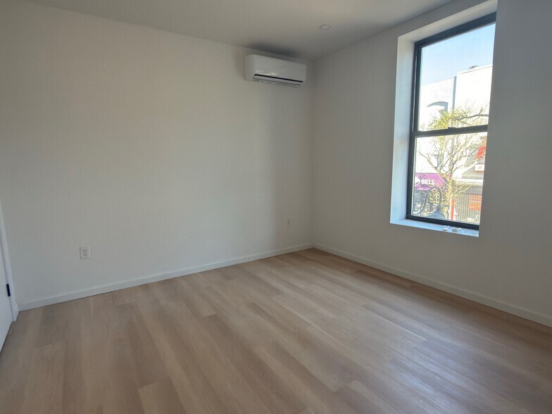 Building Photo - 5722 Myrtle Ave